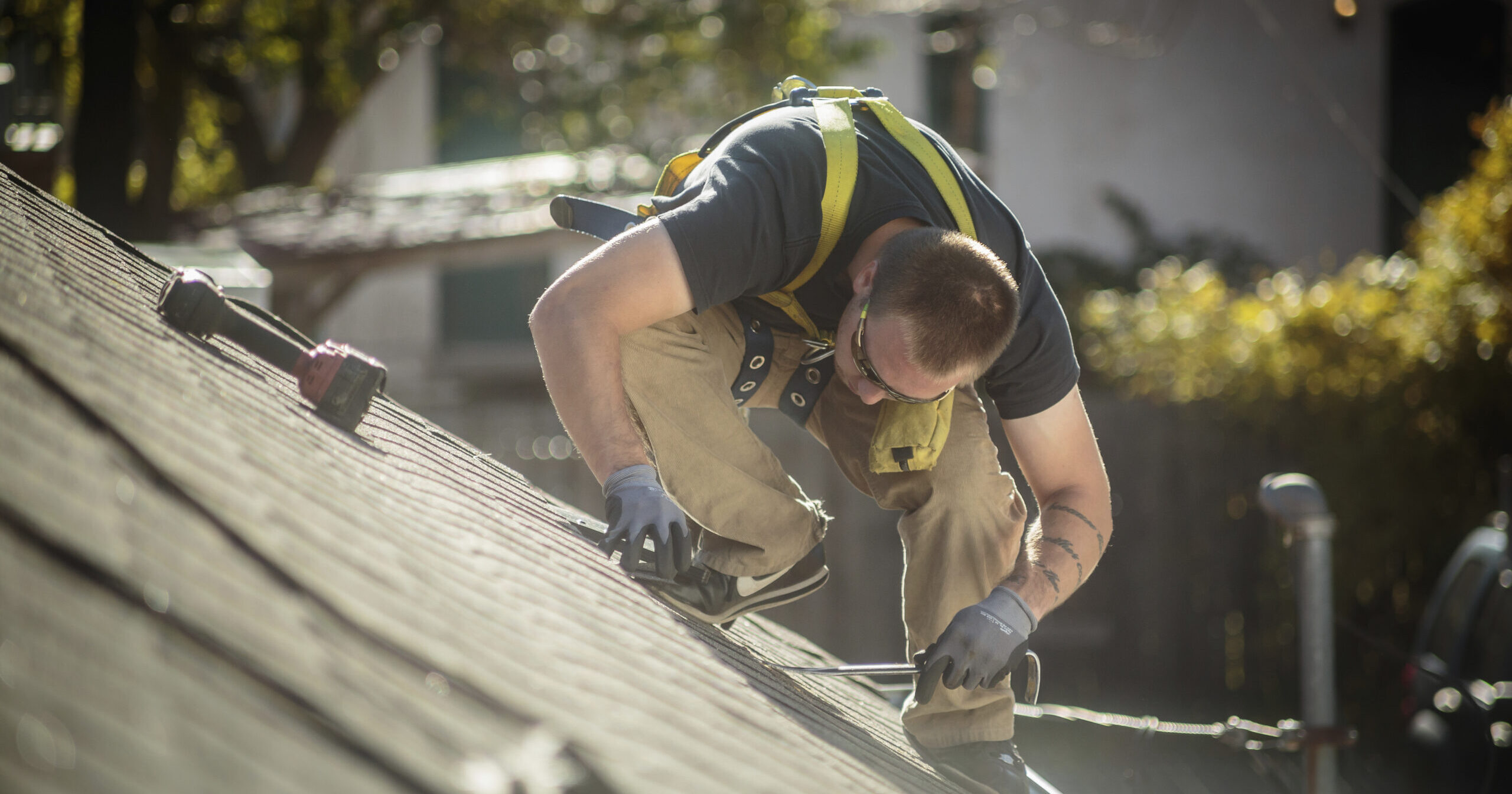 solar panel installation worker working on roof of 2024 06 10 17 22 53 utc scaled e1743392784212